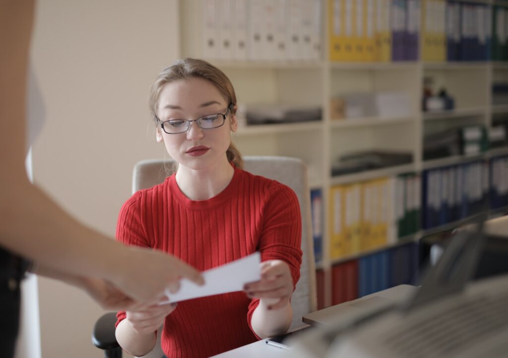 Interné alebo externé vedenie účtovníctva: Čo sa vám oplatí viac?